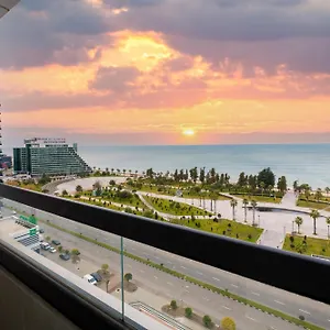 The Grandeur 5* باتومي